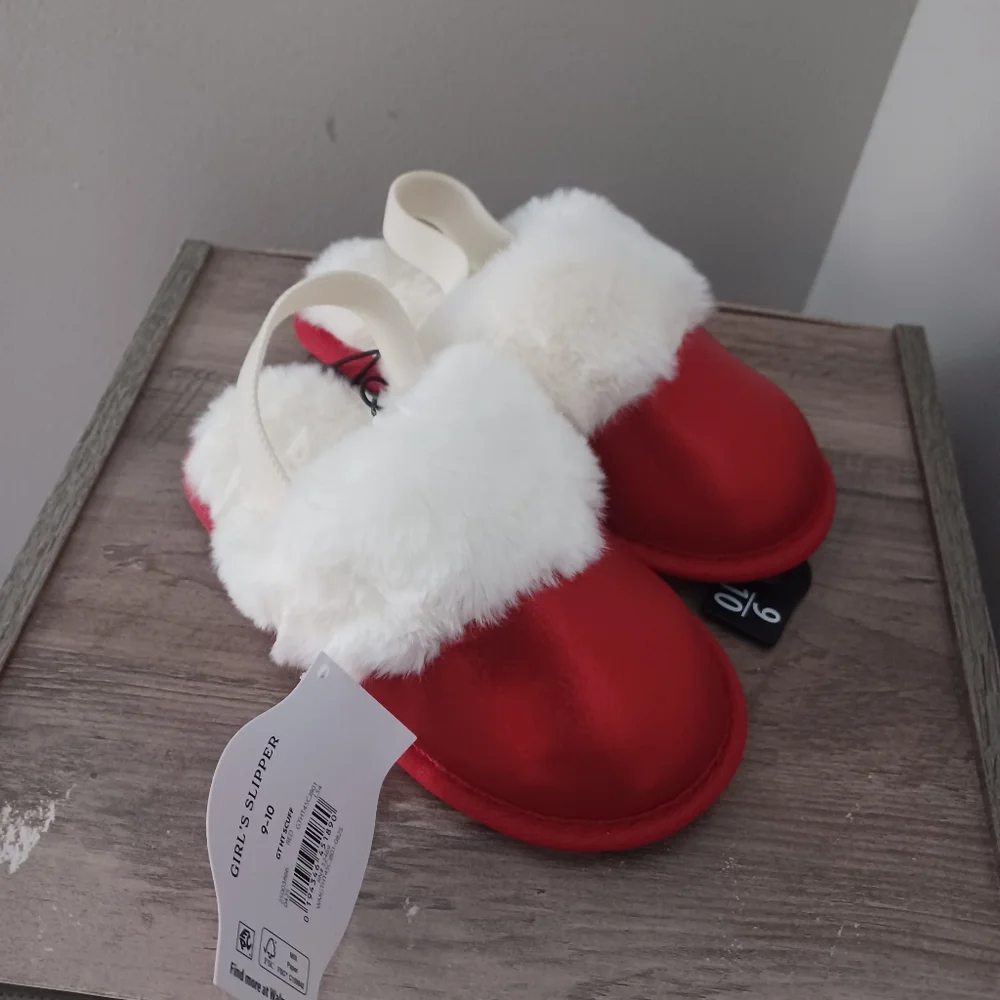 Holiday Time Valentine's Day Strap Back Red Clogs Slippers Toddler 9/10